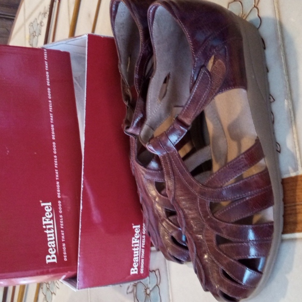BeautiFeel Women's Leather Sandals size 10